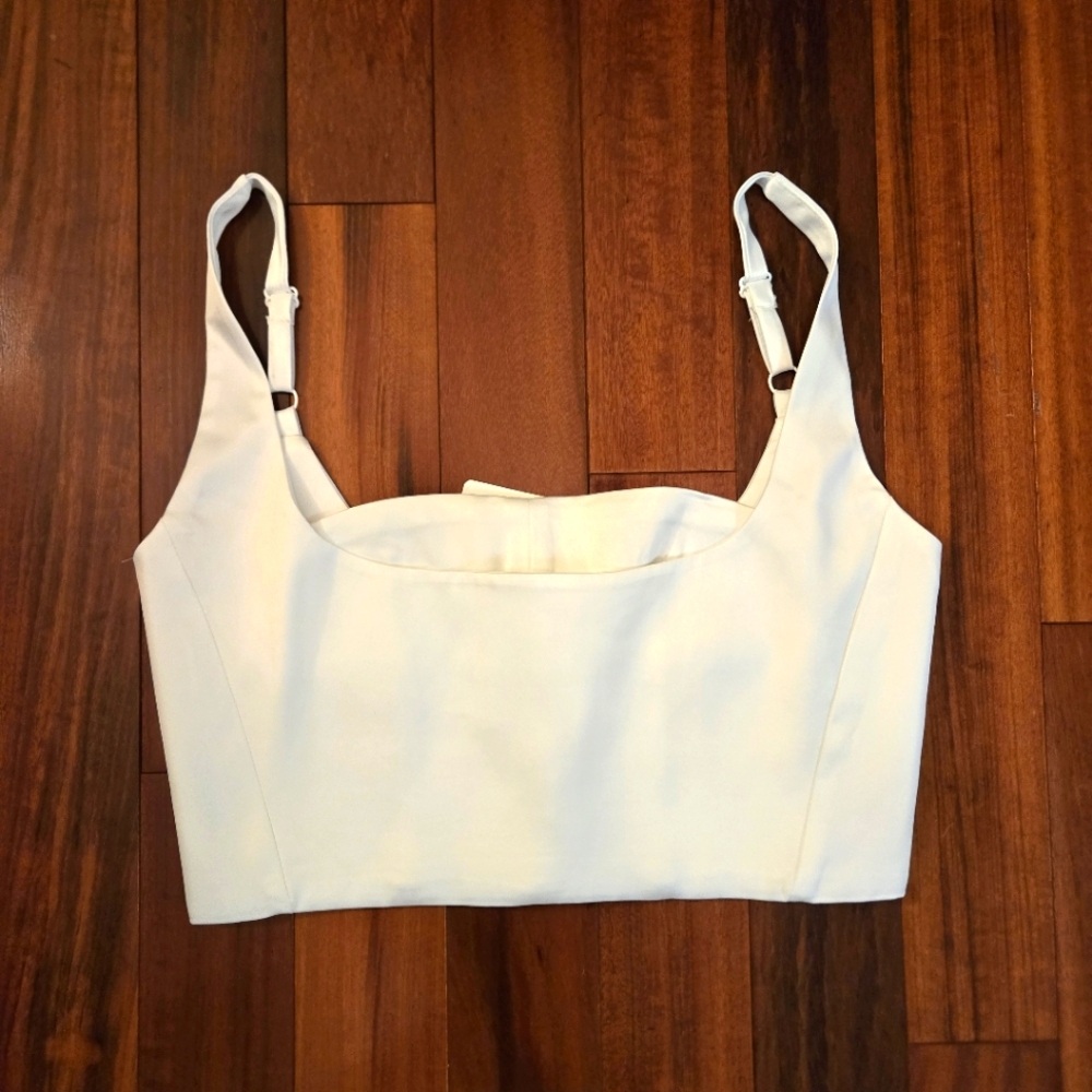 Elegant White Women's Crop Top Sz. Small